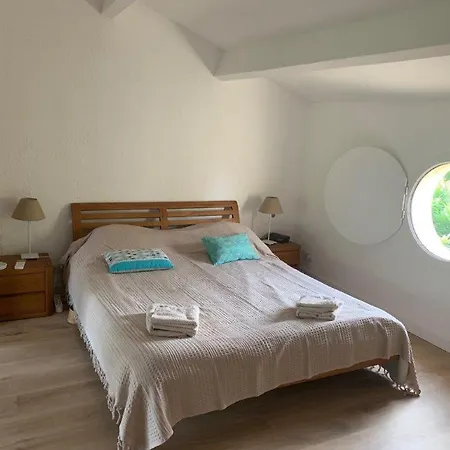 Corinthe - 4 Etoiles 160m2, Climatisee, Piscine, Parking Villa *