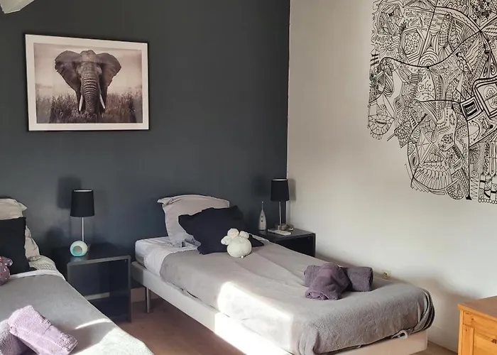 4 Etoiles Climatisee, Piscine, Parking